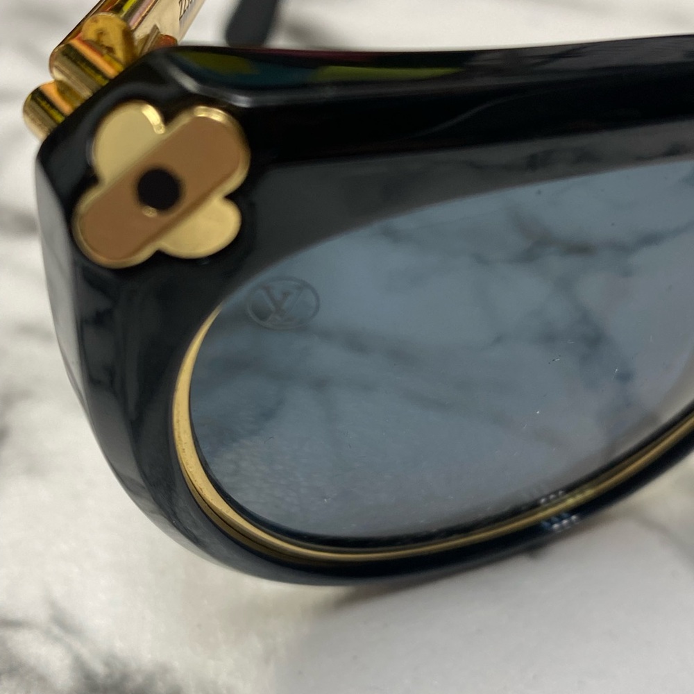 Louis Vuitton Sunglasses - Picture 10 of 12